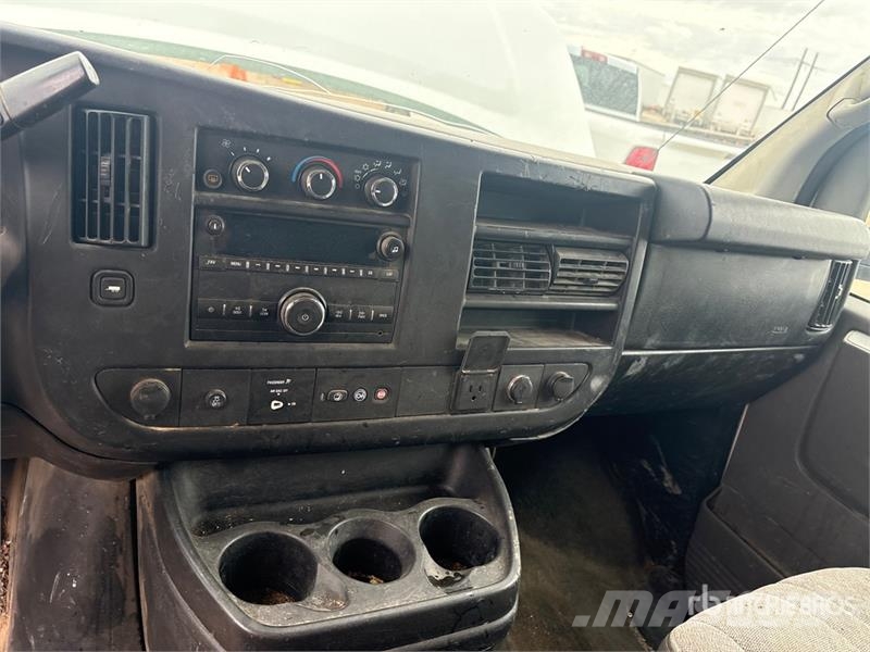 Chevrolet 350 5 Passenger Van Панельні фургони