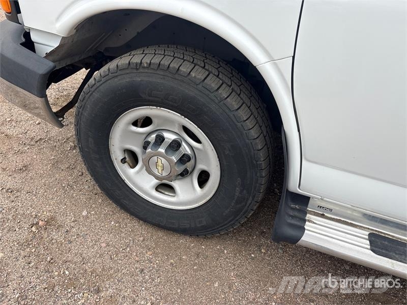 Chevrolet 350 5 Passenger Van Панельні фургони