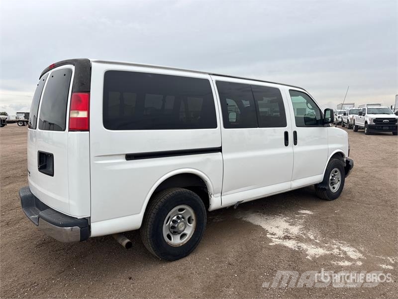 Chevrolet 350 5 Passenger Van Панельні фургони