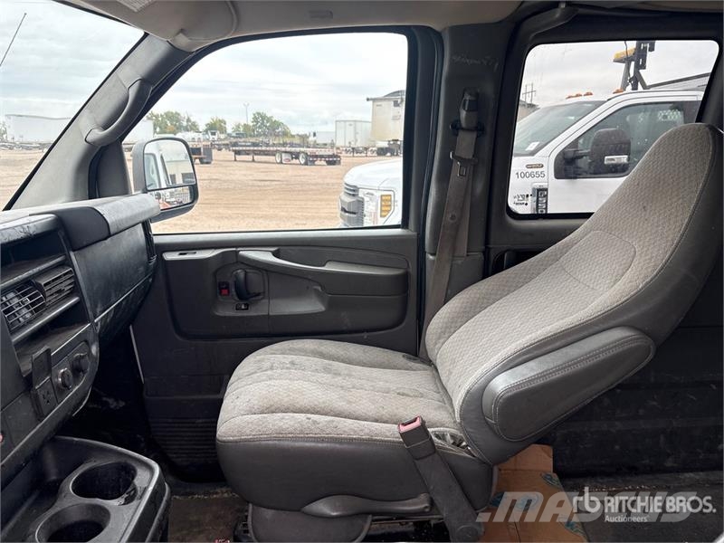 Chevrolet 350 5 Passenger Van Панельні фургони
