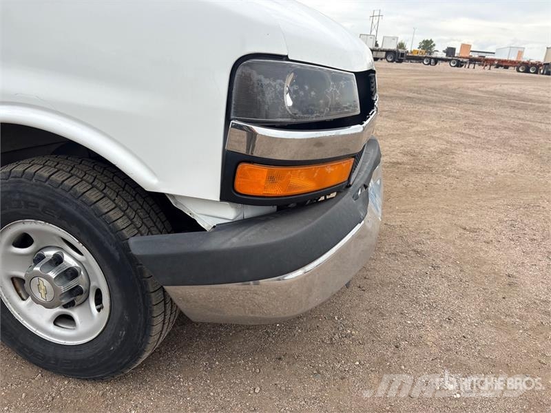 Chevrolet 350 5 Passenger Van Панельні фургони