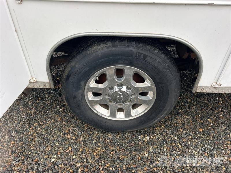 Chevrolet 3500 皮卡.傳統半斗卡車/側卸板