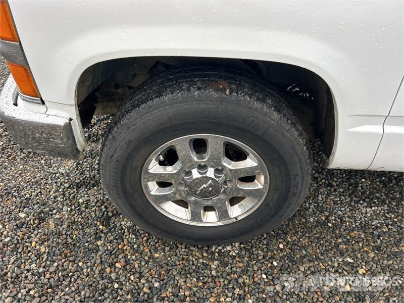 Chevrolet 3500 皮卡.傳統半斗卡車/側卸板