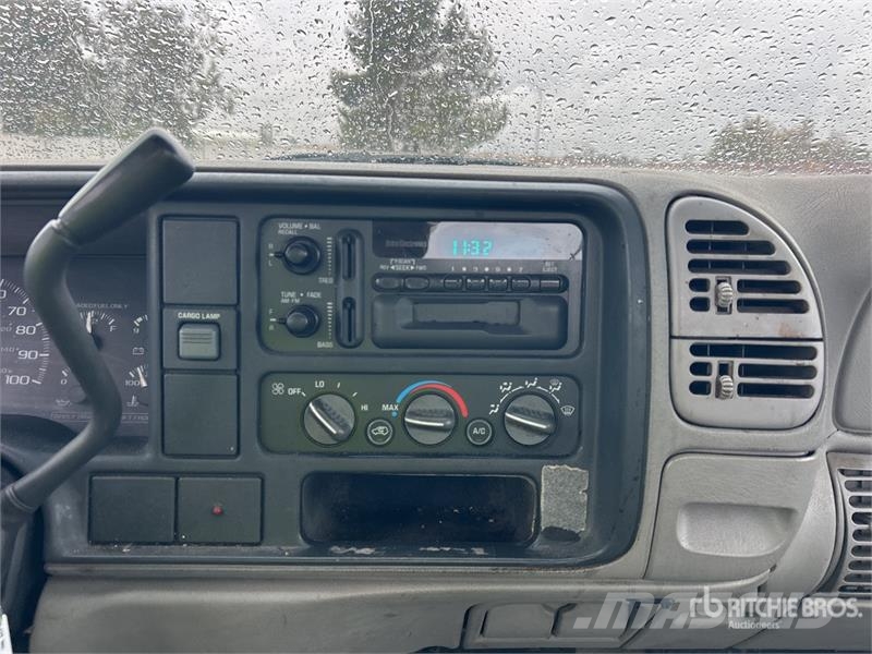 Chevrolet 3500 皮卡.傳統半斗卡車/側卸板