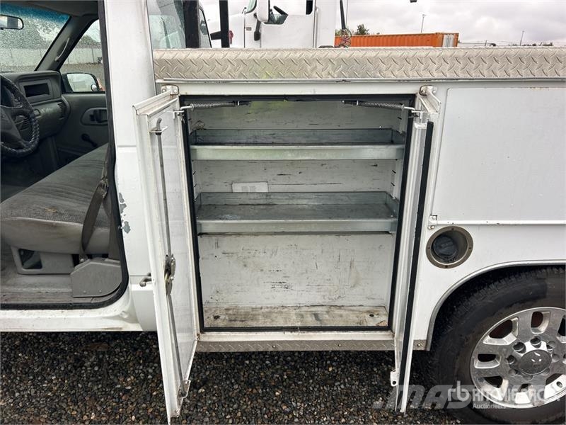 Chevrolet 3500 皮卡.傳統半斗卡車/側卸板