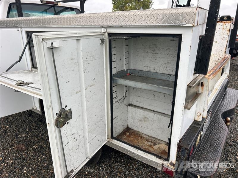 Chevrolet 3500 皮卡.傳統半斗卡車/側卸板