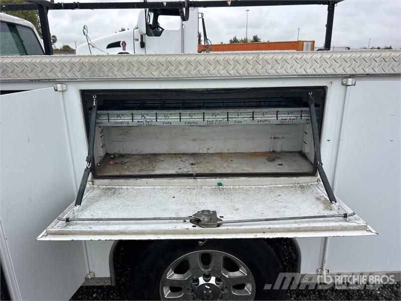 Chevrolet 3500 皮卡.傳統半斗卡車/側卸板