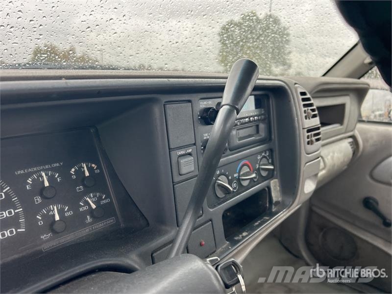 Chevrolet 3500 皮卡.傳統半斗卡車/側卸板