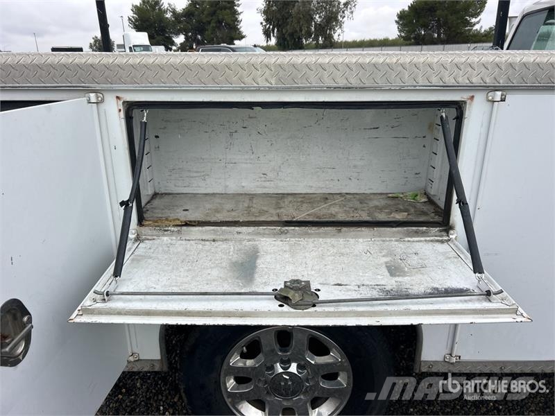 Chevrolet 3500 皮卡.傳統半斗卡車/側卸板