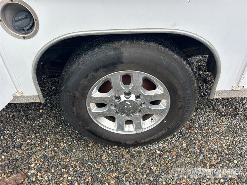 Chevrolet 3500 皮卡.傳統半斗卡車/側卸板