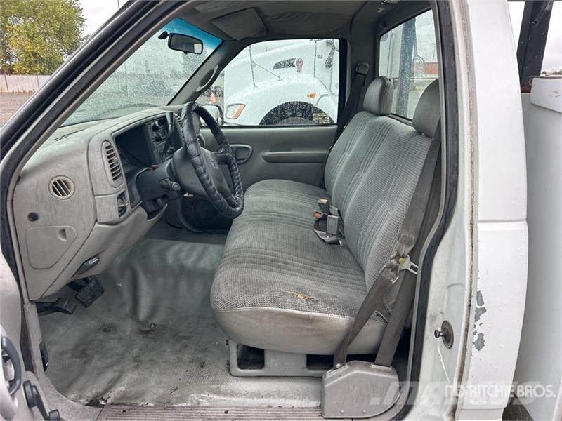 Chevrolet 3500 皮卡.傳統半斗卡車/側卸板
