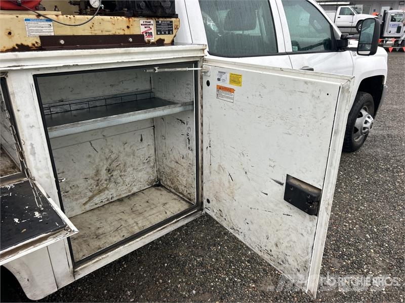 Chevrolet 3500 4x2 Crew Cab Service Truck 都市/通用型車輛