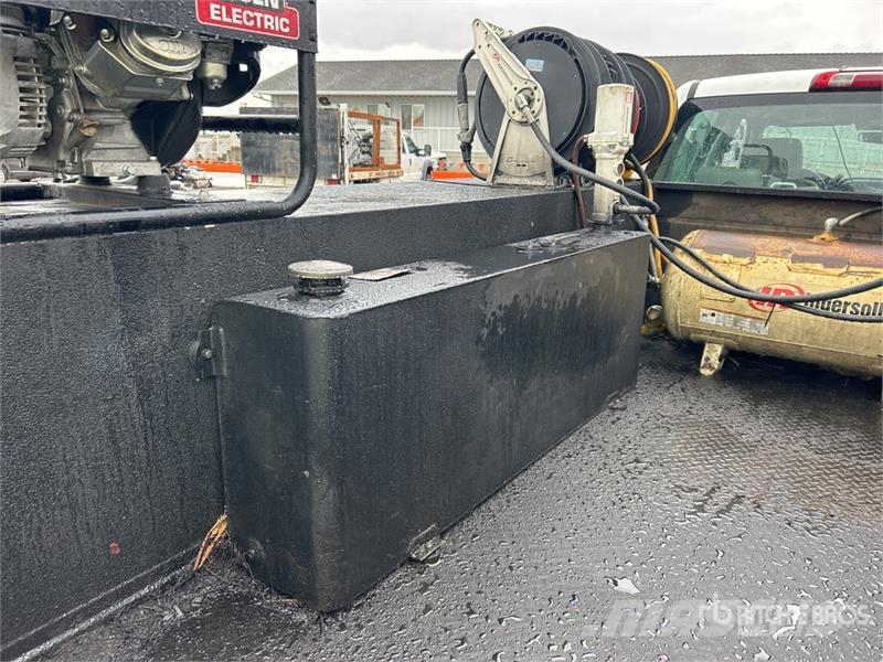 Chevrolet 3500 4x2 Crew Cab Service Truck 都市/通用型車輛