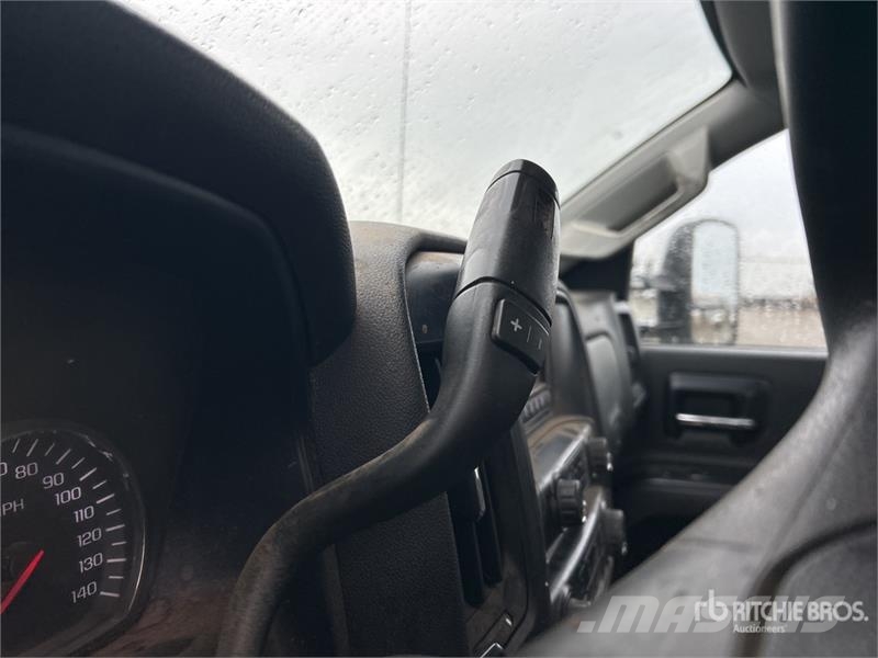 Chevrolet 3500 4x2 Crew Cab Service Truck 都市/通用型車輛