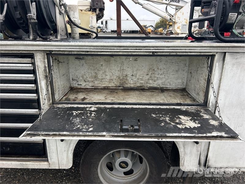 Chevrolet 3500 4x2 Crew Cab Service Truck 都市/通用型車輛