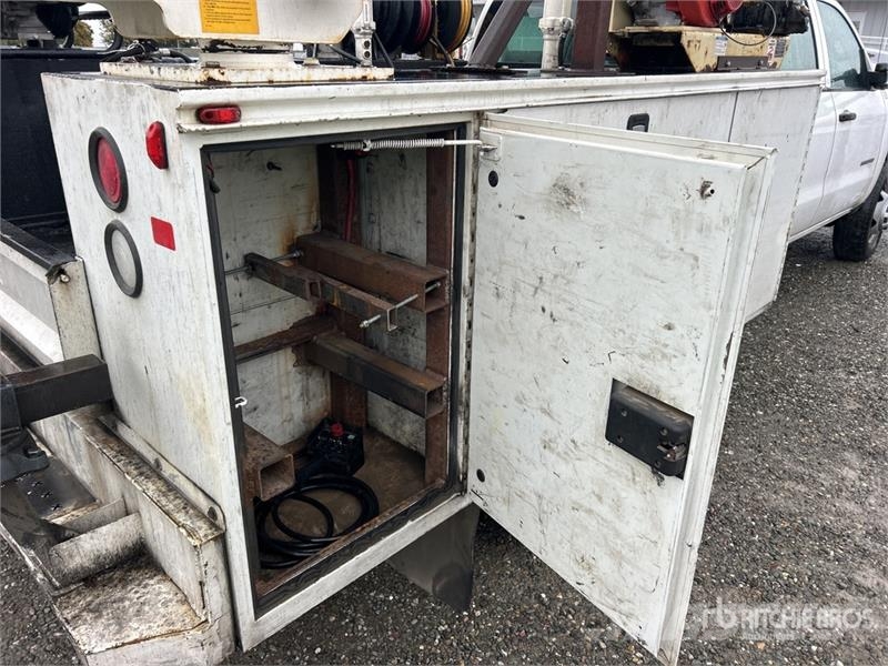 Chevrolet 3500 4x2 Crew Cab Service Truck 都市/通用型車輛