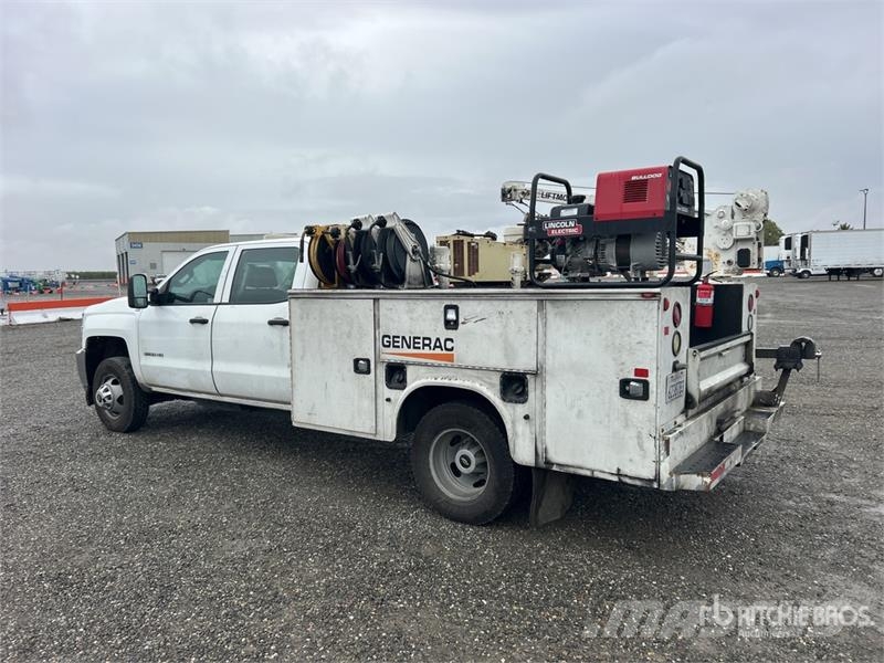 Chevrolet 3500 4x2 Crew Cab Service Truck 都市/通用型車輛