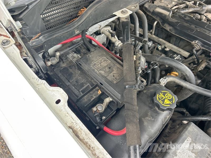 Chevrolet 3500 4x2 Crew Cab Service Truck 都市/通用型車輛