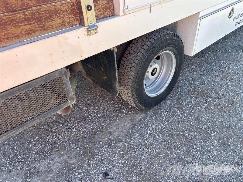 Chevrolet 3500 4x2 Utility Truck Flakbilar/Pickuper