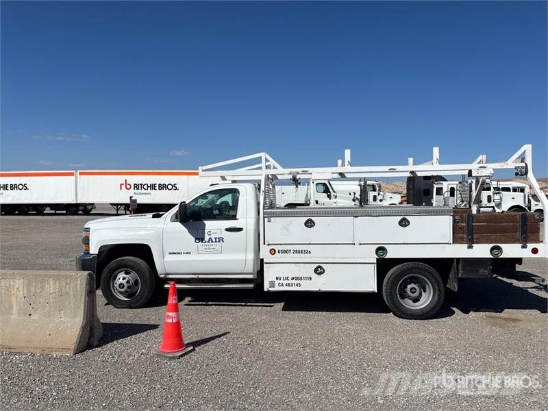 Chevrolet 3500 4x2 Utility Truck Flakbilar/Pickuper