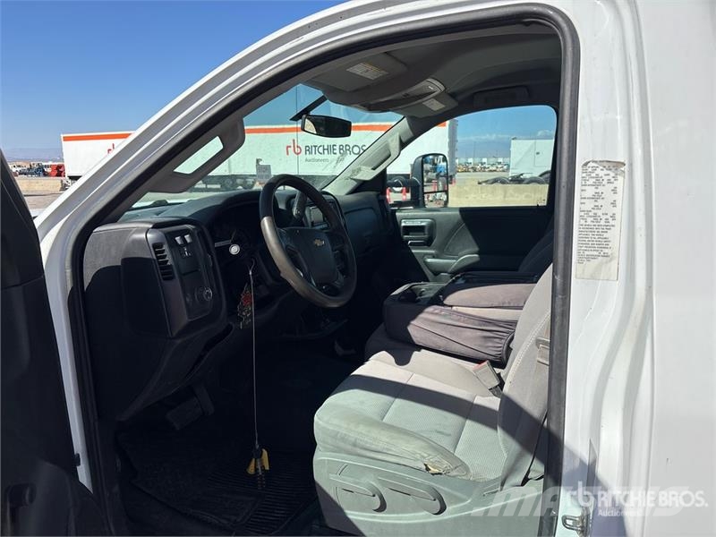 Chevrolet 3500 4x2 Utility Truck Flakbilar/Pickuper