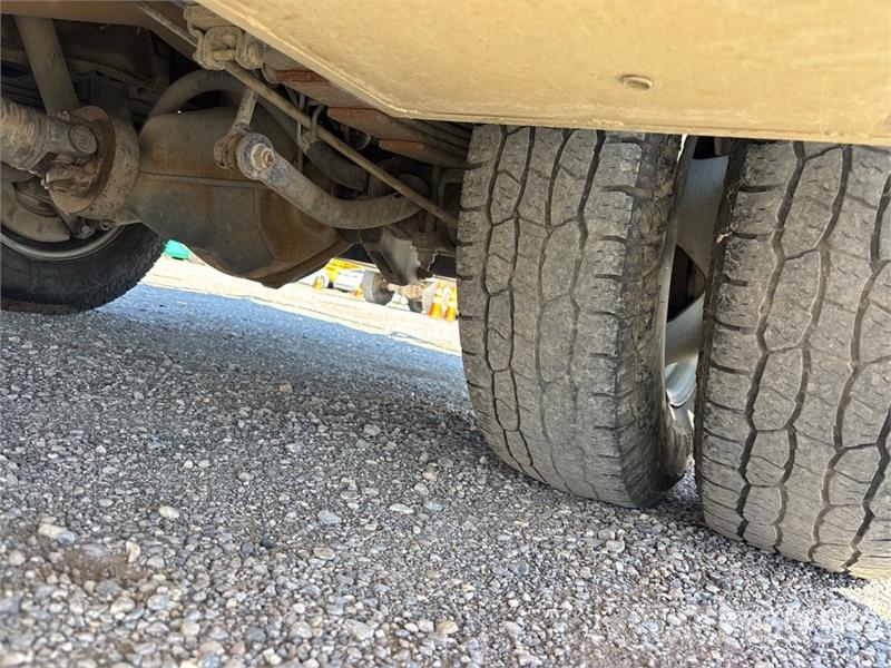 Chevrolet 3500 4x2 Utility Truck Flakbilar/Pickuper