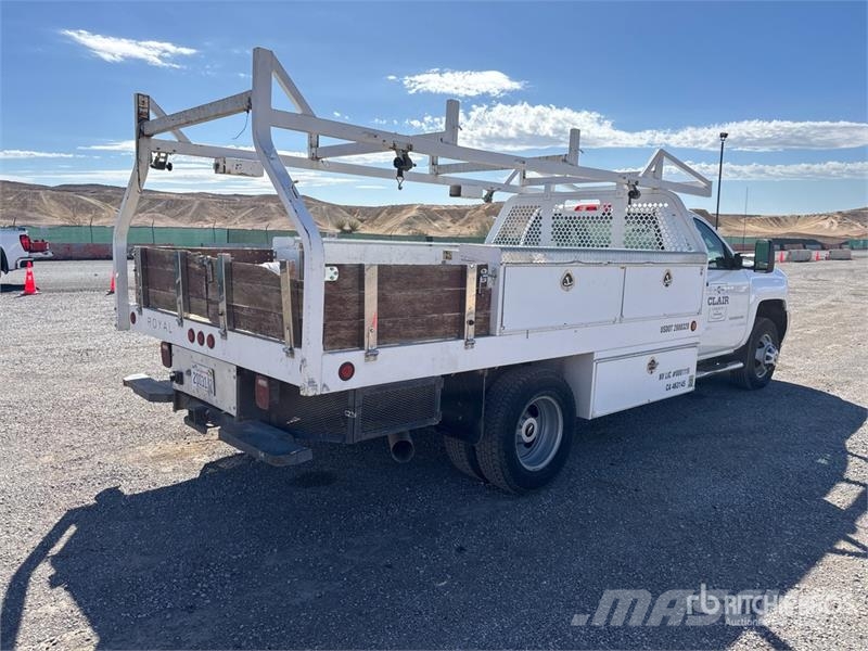 Chevrolet 3500 4x2 Utility Truck Flakbilar/Pickuper