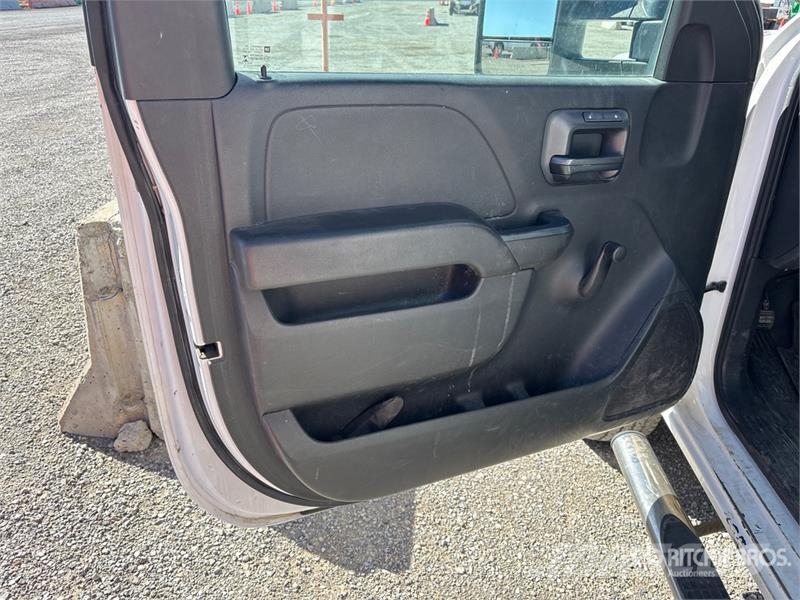 Chevrolet 3500 4x2 Utility Truck Flakbilar/Pickuper