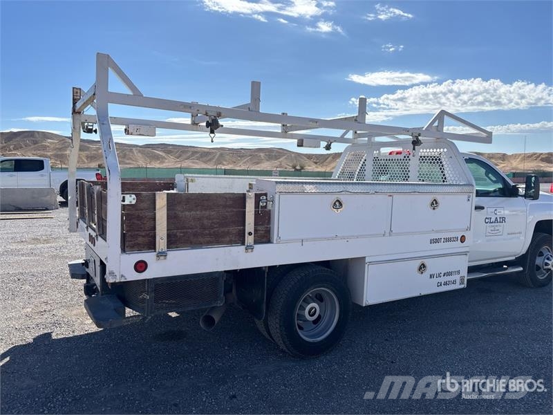 Chevrolet 3500 4x2 Utility Truck Flakbilar/Pickuper