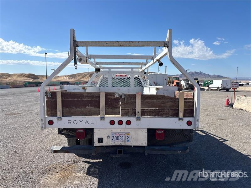 Chevrolet 3500 4x2 Utility Truck Flakbilar/Pickuper