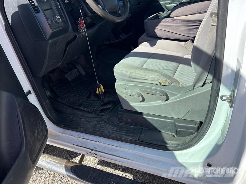 Chevrolet 3500 4x2 Utility Truck Flakbilar/Pickuper