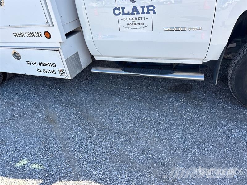 Chevrolet 3500 4x2 Utility Truck Flakbilar/Pickuper