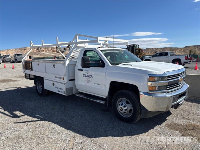 Chevrolet 3500 4x2 Utility Truck Flakbilar/Pickuper