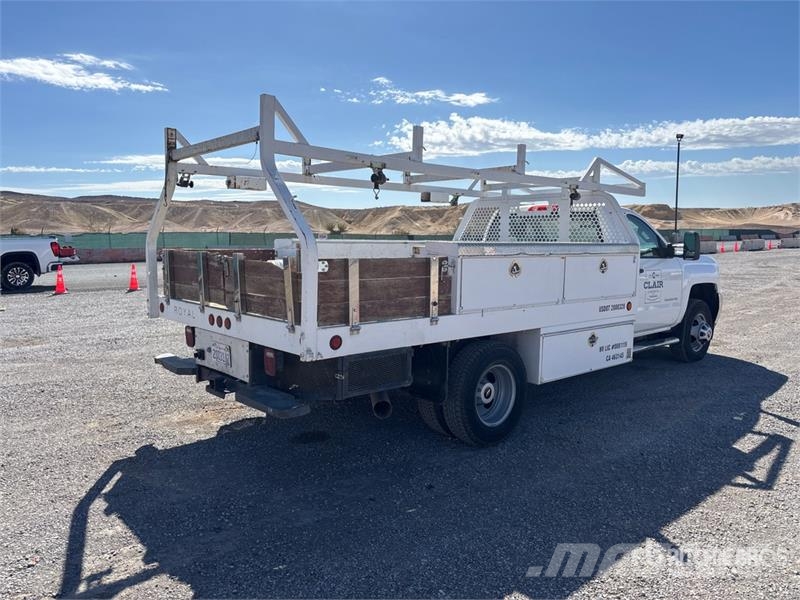 Chevrolet 3500 4x2 Utility Truck Flakbilar/Pickuper