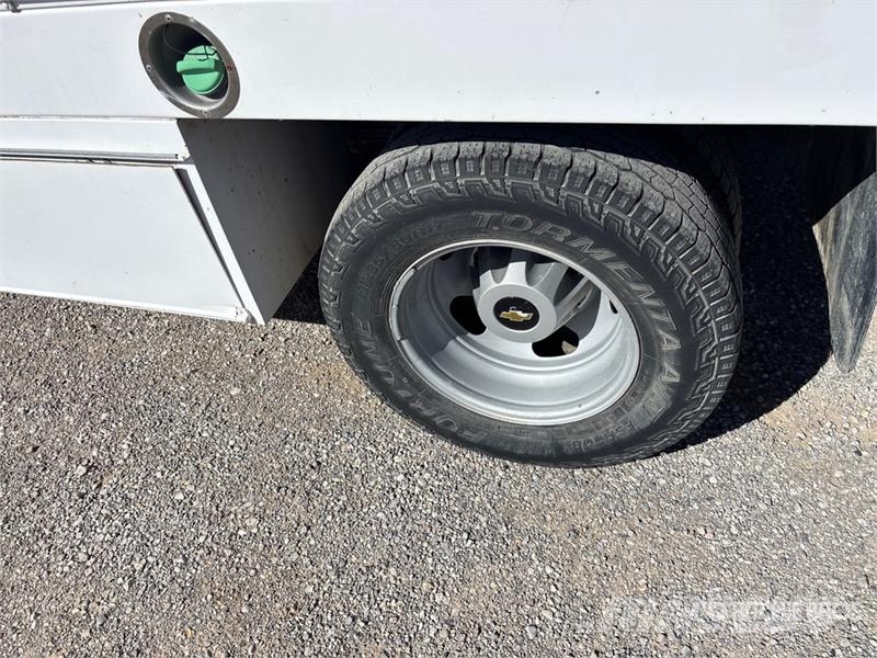 Chevrolet 3500 4x2 Utility Truck Flakbilar/Pickuper