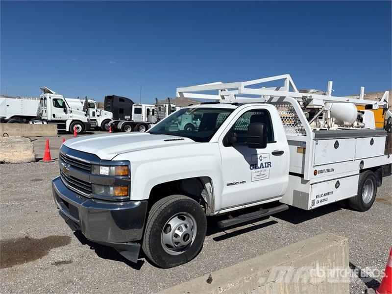 Chevrolet 3500 4x2 Utility Truck Flakbilar/Pickuper