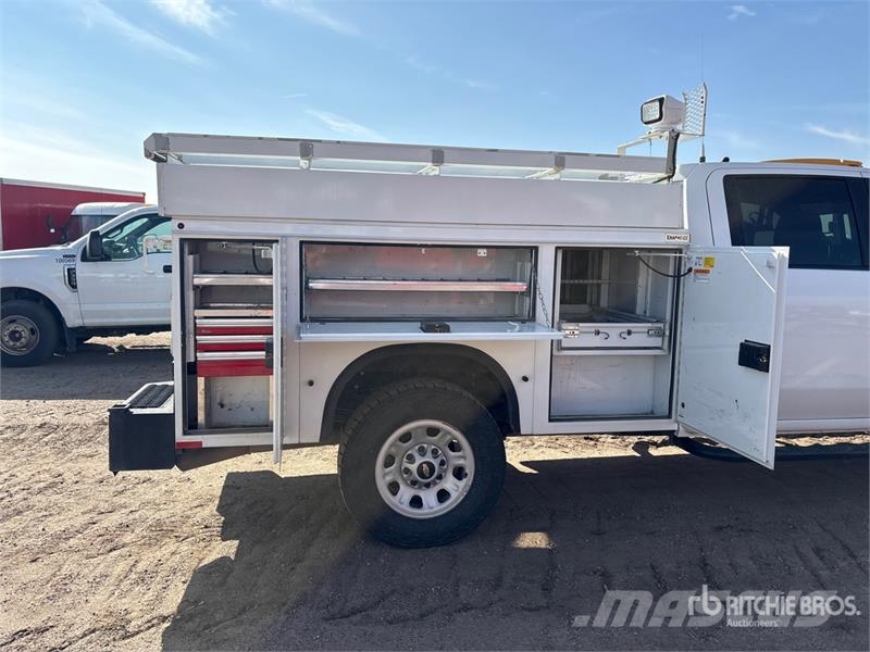 Chevrolet 3500 4x4 Crew Cab Utility Truck Pickup/Pritschenwagen