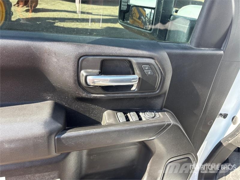 Chevrolet 3500 4x4 Crew Cab Utility Truck Pickup/Pritschenwagen