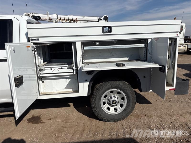 Chevrolet 3500 4x4 Crew Cab Utility Truck Pickup/Pritschenwagen
