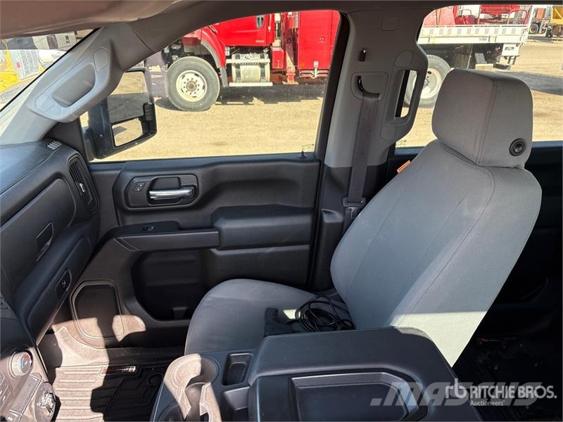 Chevrolet 3500 4x4 Crew Cab Utility Truck Pickup/Pritschenwagen