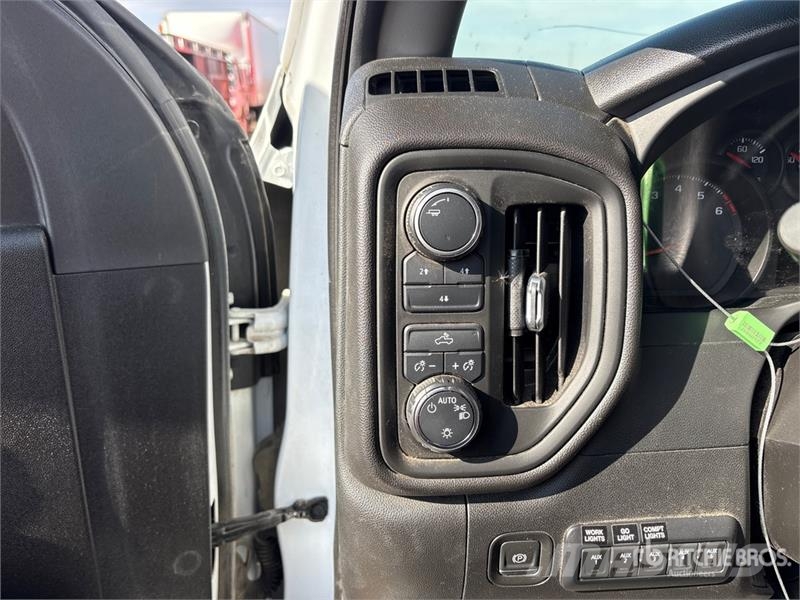 Chevrolet 3500 4x4 Crew Cab Utility Truck Pickup/Pritschenwagen