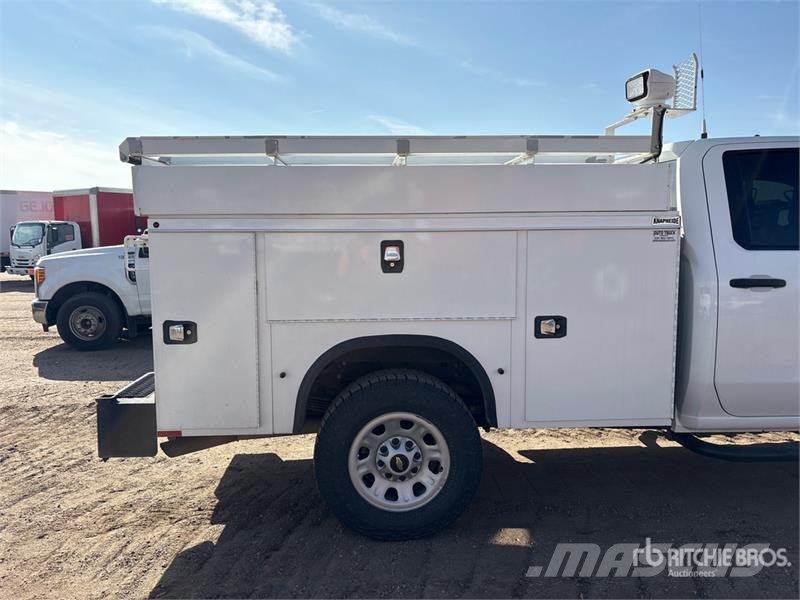 Chevrolet 3500 4x4 Crew Cab Utility Truck Pickup/Pritschenwagen
