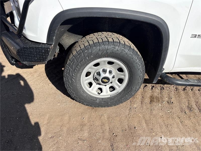 Chevrolet 3500 4x4 Crew Cab Utility Truck Pickup/Pritschenwagen