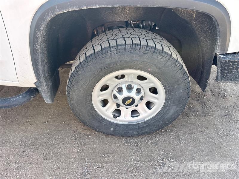 Chevrolet 3500 4x4 Crew Cab Utility Truck Pickup/Pritschenwagen
