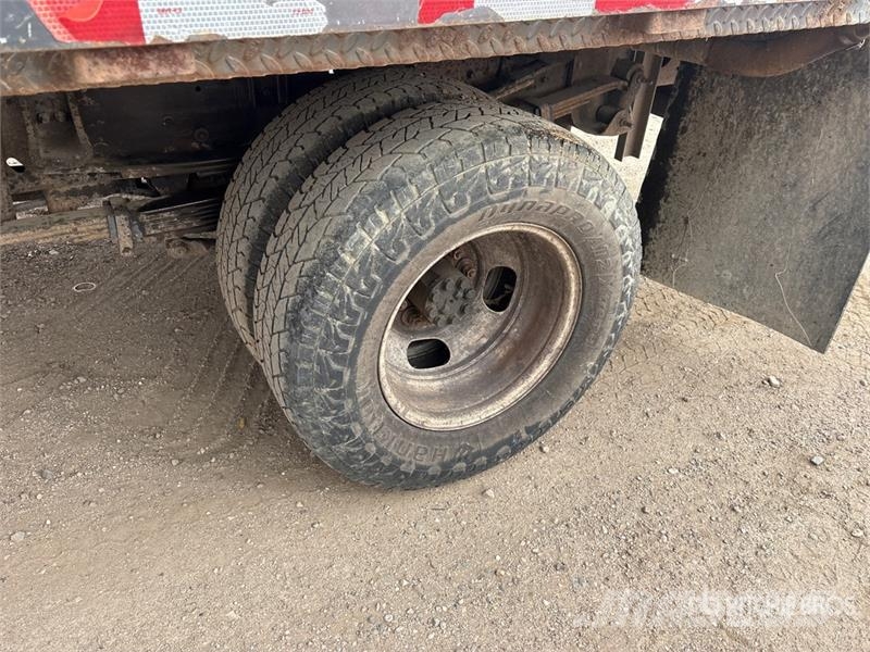 Chevrolet 3500 HD Tovornjaki s kesonom/platojem