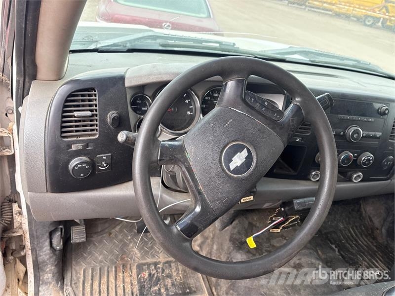 Chevrolet 3500 HD Tovornjaki s kesonom/platojem