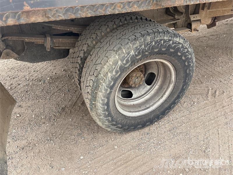 Chevrolet 3500 HD Tovornjaki s kesonom/platojem