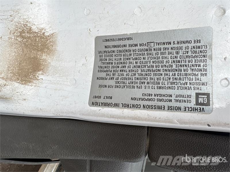 Chevrolet 3500 HD Tovornjaki s kesonom/platojem