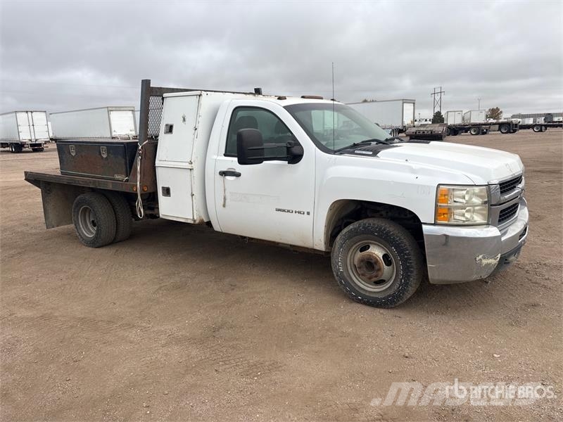 Chevrolet 3500 HD Tovornjaki s kesonom/platojem