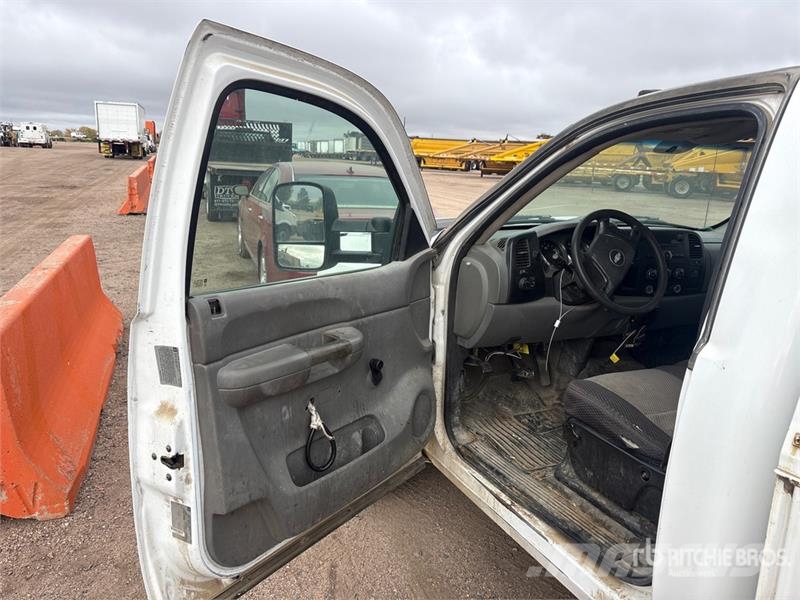 Chevrolet 3500 HD Tovornjaki s kesonom/platojem